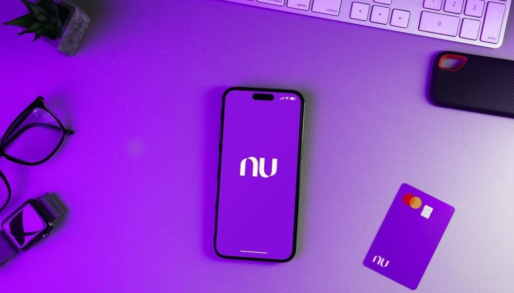 empreendedorismo representado pela marca Nubank em ambiente digital e estratégia de marketing financeiro