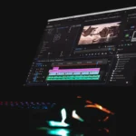 Contratar uma produtora de vídeo para redes sociais para criar e editar conteúdos institucionais de alta performance.