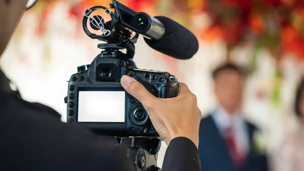 Produção audiovisual de alta retenção aplicada na edição de vídeos corporativos com estratégias de identidade visual